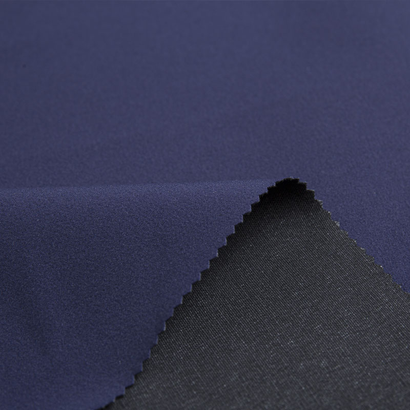 190 g/m² Vier-Wege-Stretch-Nylon mit atmungsaktiver, weißer PTFE-Membran und Mesh – Drei-in-Eins