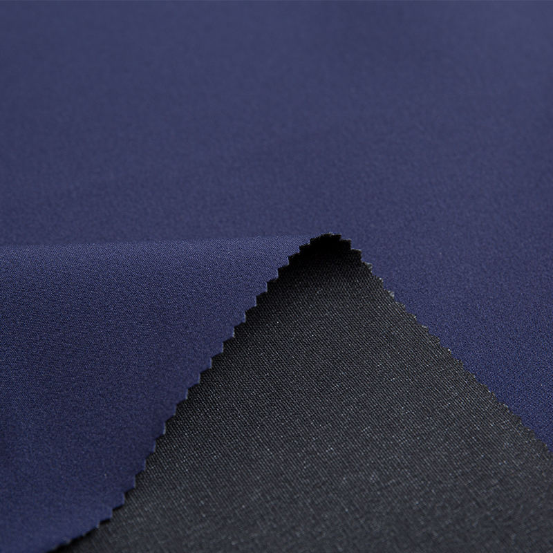 190 g/m² Vier-Wege-Stretch-Nylon mit atmungsaktiver, weißer PTFE-Membran und Mesh – Drei-in-Eins