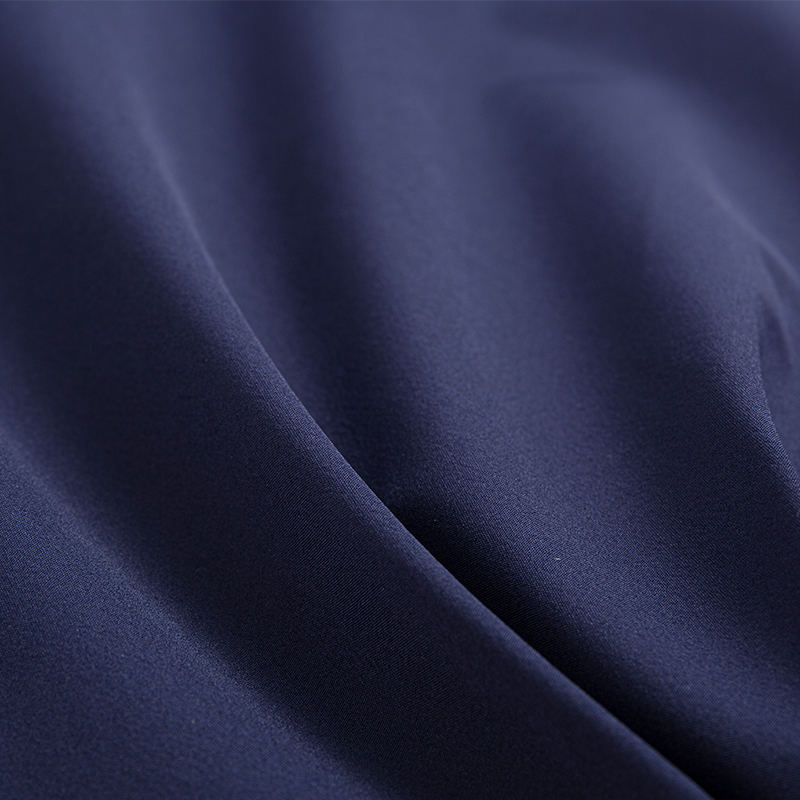 190 g/m² Vier-Wege-Stretch-Nylon mit atmungsaktiver, weißer PTFE-Membran und Mesh – Drei-in-Eins